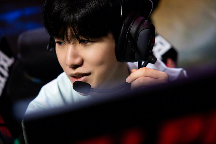 的強勢表現 的強勢表現